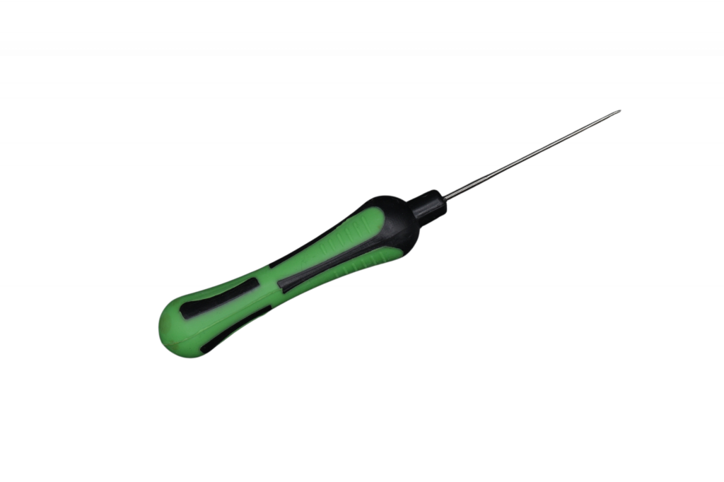 Grüne PCB Boilie Nadel mit ergonomischem Kunststoffgriff und stabiler Edelstahlspitze zum Aufziehen von Boilies und Ködern